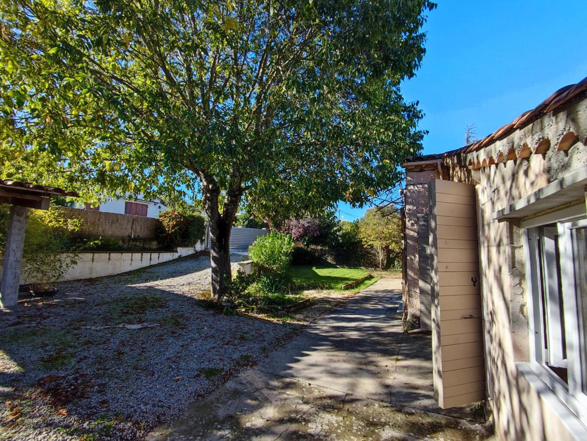 Chambre Au Coeur Du Luberon Bed & Breakfast Cereste Bagian luar foto