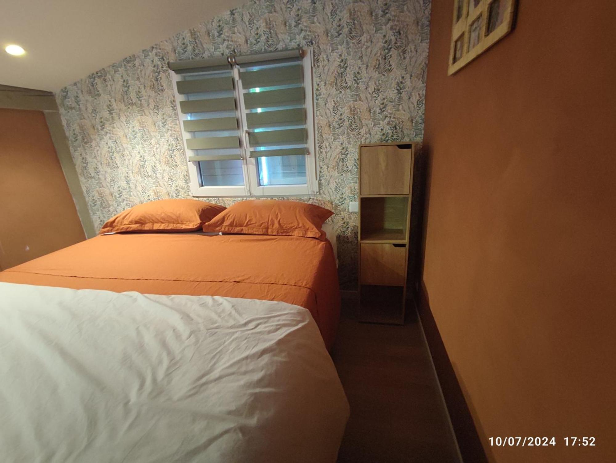 Chambre Au Coeur Du Luberon Bed & Breakfast Cereste Bagian luar foto